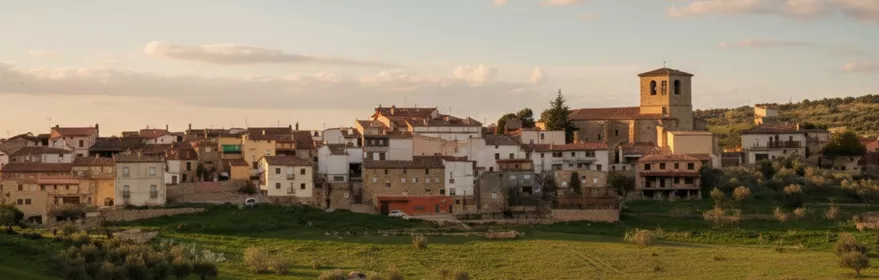 Vista del pueblo de Valdepeas de la Sierra