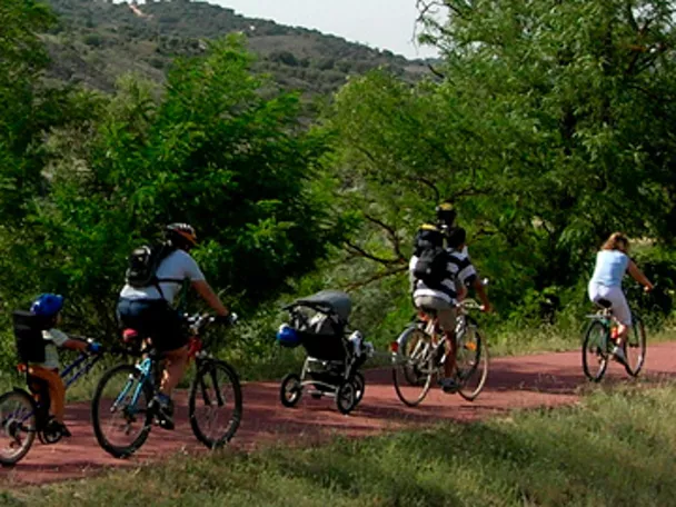 Ruta cicloturista entre naturaleza.
