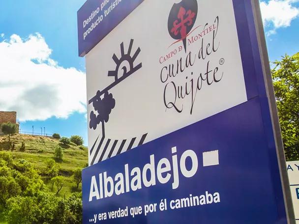 Vista lejana del castillo