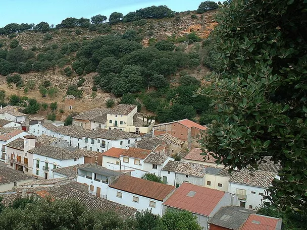 Vista panorámica del pueblo en ladera