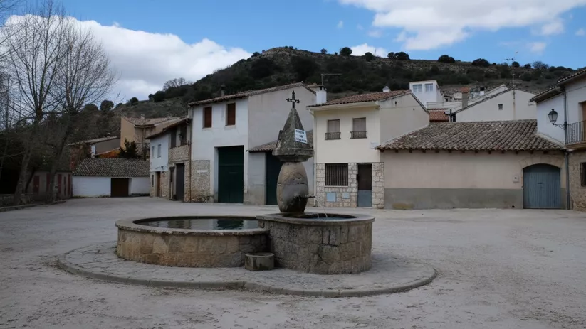 Fuente tradicional en la plaza