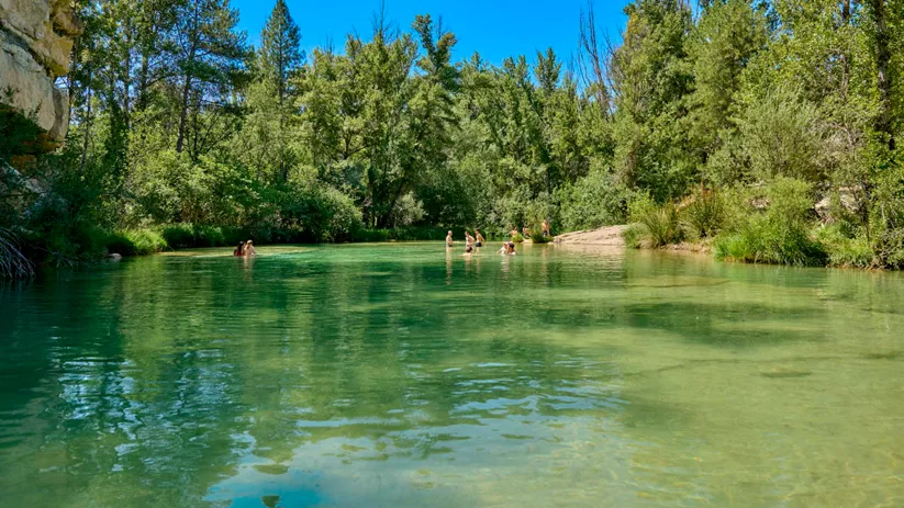 Bañistas en el Puente de San Pedro, Zaorejas