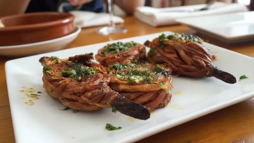 Tapa rústica a la parrilla con aliño verde