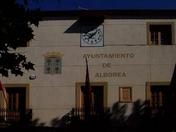 Imagen de la fachada del ayuntamiento de Alborea