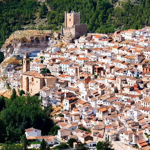 Vista de Alcalá del Júcar desde la carretera