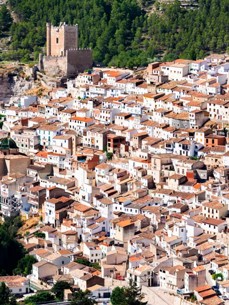 Vista de Alcalá del Júcar desde la carretera
