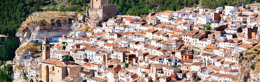 Vista de Alcalá del Júcar desde la carretera