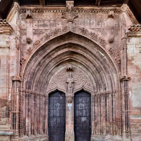 Portada de la iglesia de la Santísima Trinidad