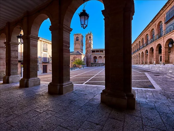 Imagen de la plaza de Alcaraz