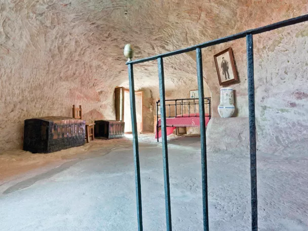 Alcoba de la casa de piedra de Alcolea del Pinar