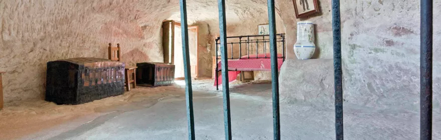 Alcoba de la casa de piedra de Alcolea del Pinar