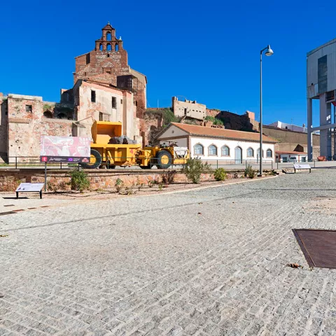 Parque minero y ascensor del pozo de San Teodoro