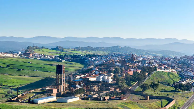 vista general con parque minero en primer termino, almaden, ciudad real, castilla la mancha, españa, patrimonio de la humanidad