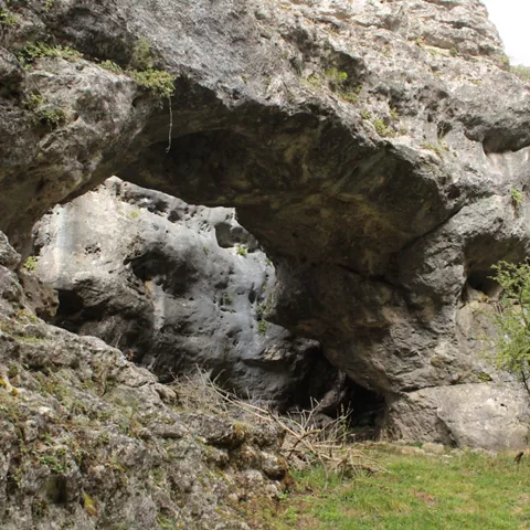 Arco de Piedra en la Muela Pinilla y del Puntal