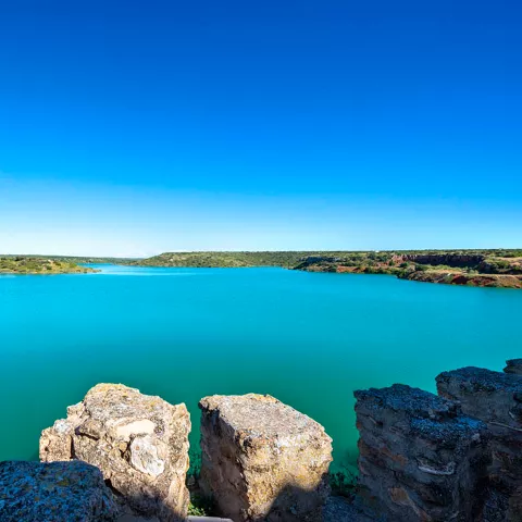 Vista del embalse de Peñarroya desde el Castillo de Peñarroya de Argamasillña de Alba