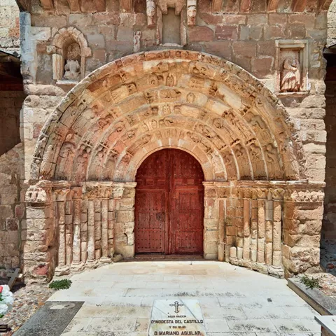 Portada de la iglesia de Santa María del Rey de Atienza