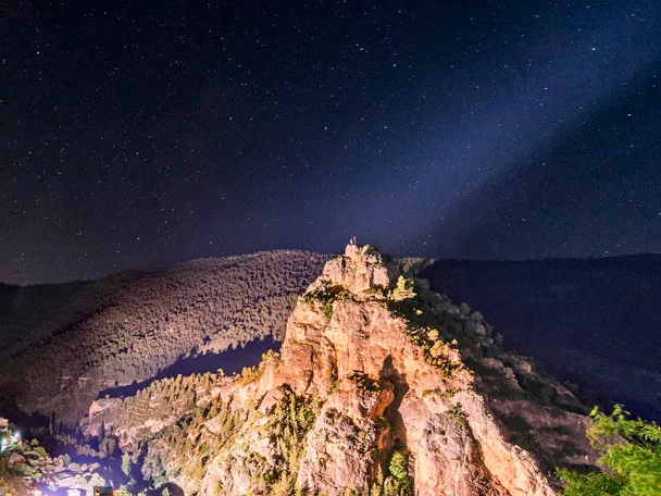 Vista nocturna de Ayna