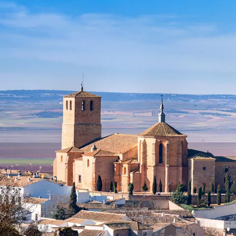 Vista de la Colegiata de San Bartolomé Apóstol de Belmonte