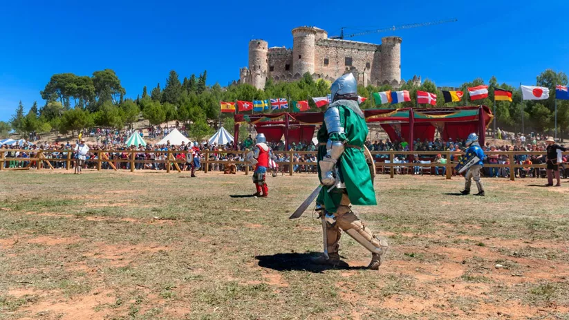 Competición de combate medieval en el castillo de Belmonte