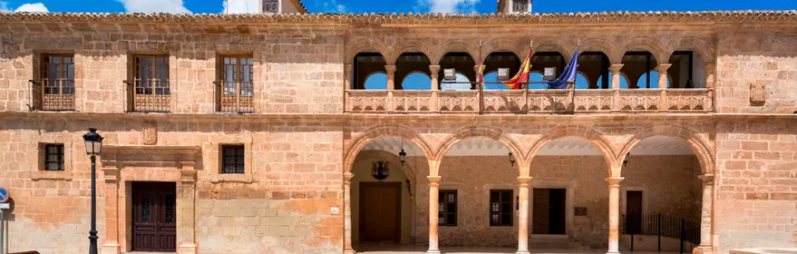 Fachada del ayuntamiento de El Bonillo