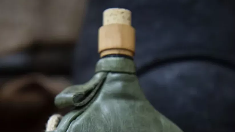 Imagen de bota hecha por artesano en color verde