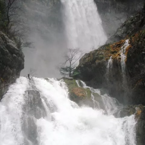 Imagen del reventón del nacimiento del Río Mundo