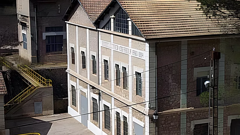 Vista de la antigua central hidroeléctrica Lucas de Urquijo de Enguídanos