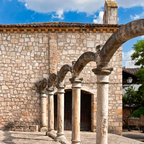 Restos del claustro del Hospital del Remedio, Cifuentes