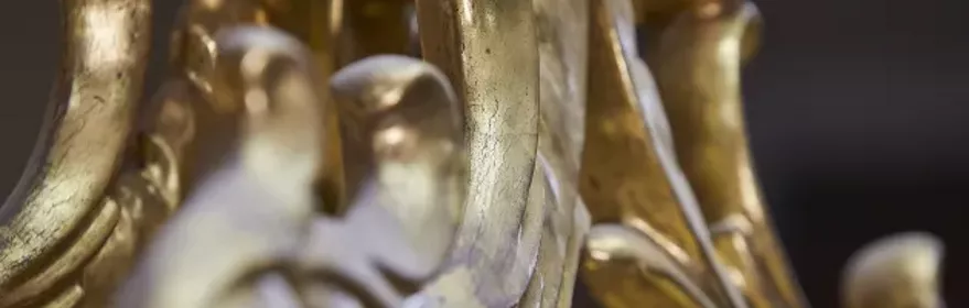 Imagen de decoración de mueble en dorado