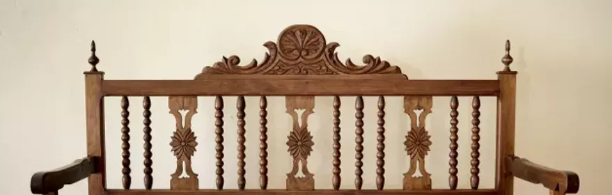 Imagen de un banco de madera