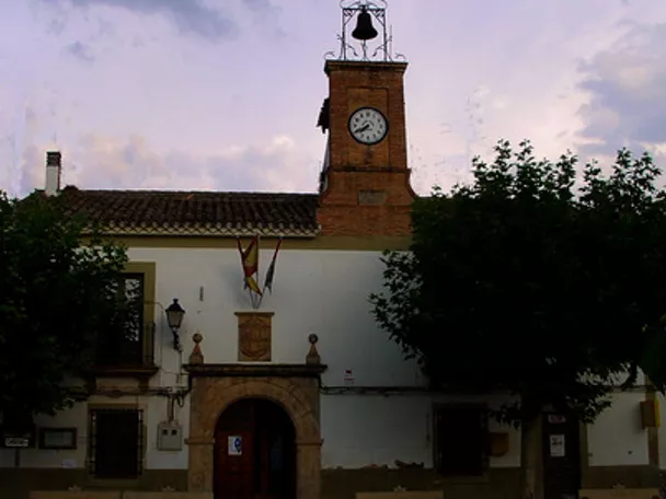 Imagen del ayuntamiento de El Peral