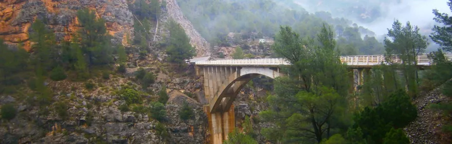 Puente nuevo sobre el Turia en Santa Cruz de Moya