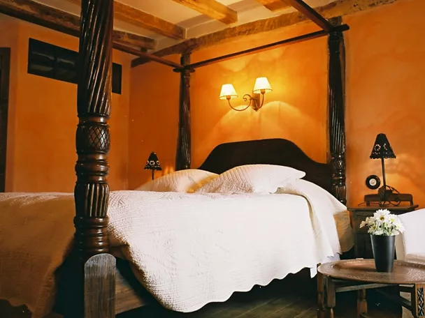 Preciosa habitación doble con baño privado en la casa rural El Abejaruco