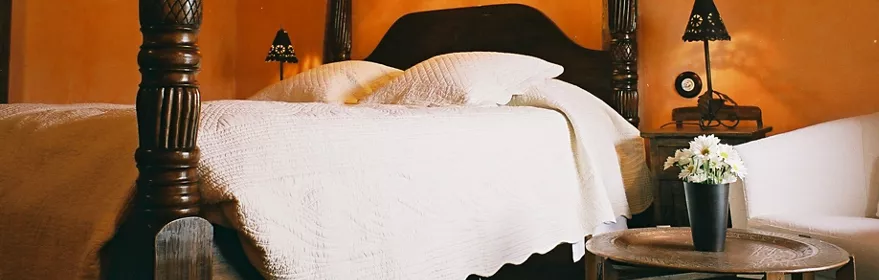 Preciosa habitación doble con baño privado en la casa rural El Abejaruco