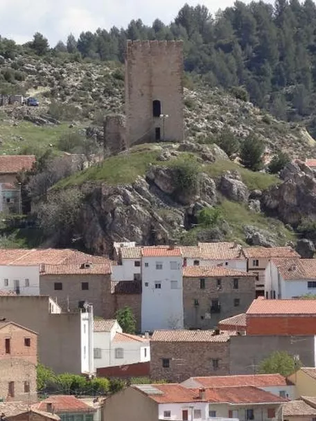 Panorámica de Villora con el castillo