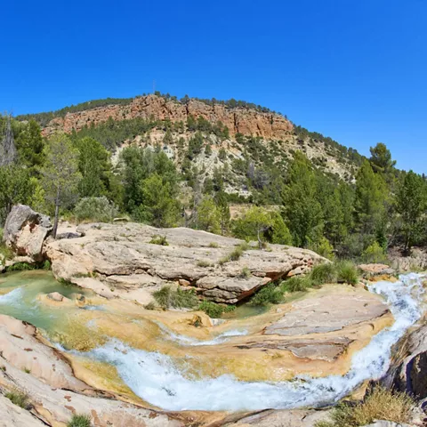 Panorámica del entorno natural de Enguídanos en Cuenca