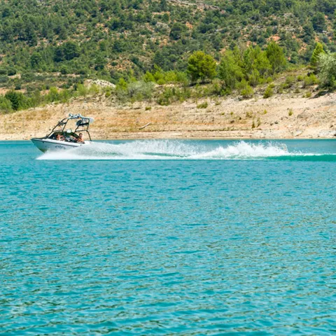 Esquí acuático en el embalse de Entrepeñas