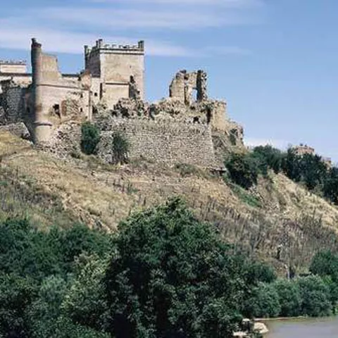 Imagen del castillo de Escalona desde un lateral