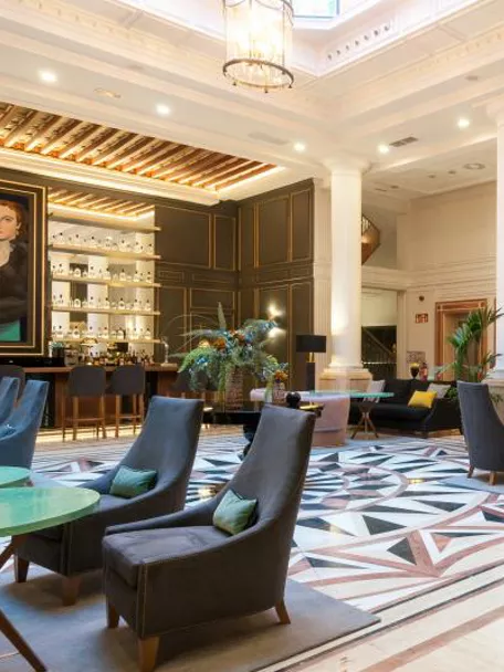 Imagen del salón de entrado del hotel