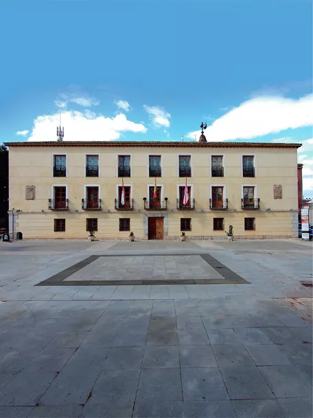 Fachada del Palacio de los Duques de Riánsares en Tarancón