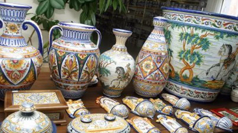 Imagen de vasijas decoradas 