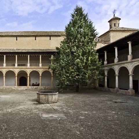 Imagen de una plaza de Fuensanta