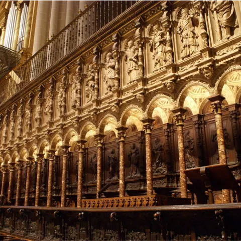 Imagen del interior de la catedral lateral