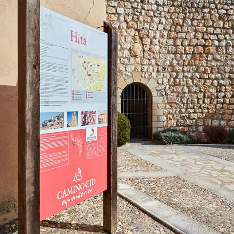 Señal del Camino del Cid a su paso por Hita.