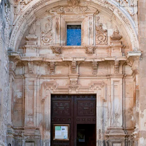 Portada de la iglesia de San Juan Bautista, Jadraque