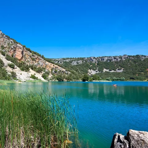 Vista de una de las lagunas de El Tobar en Beteta, provincia de Cuenca