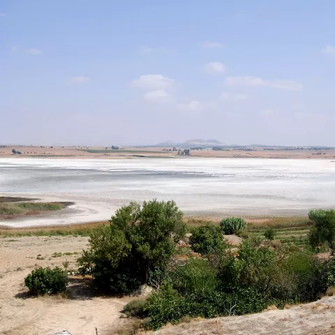 Imagen del paisaje de la laguna salina