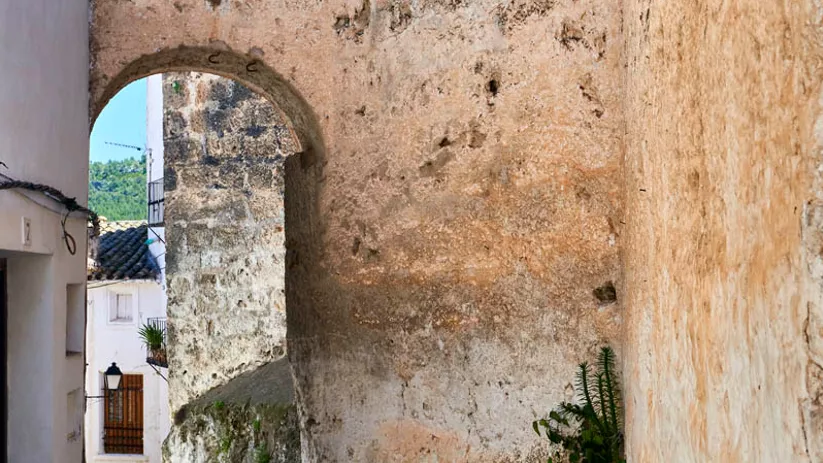 Arco en una calle de Letur