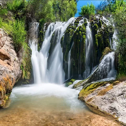 Imagen de una cascada en Letur