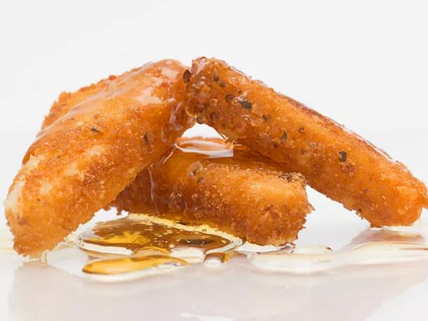 Imagen de un plato que lleva miel